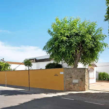 Fuente3 Piscina Comun Famila منزل ريفي
